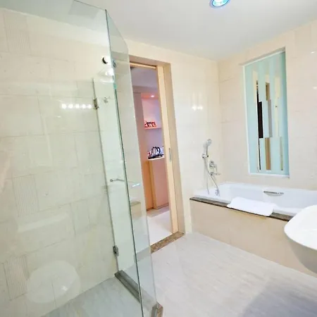 Parinda Hotel - Near Benjakitti Park & Queen Sirikit National Convention Center