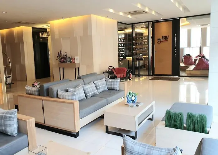 호텔 Parinda - Near Benjakitti Park & Queen Sirikit National Convention Center 4*