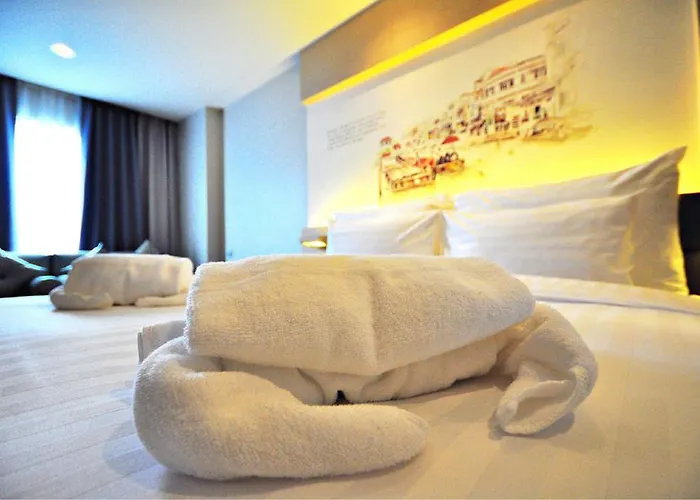 Parinda - Near Benjakitti Park & Queen Sirikit National Convention Center 호텔 4*