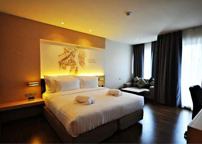 Parinda - Near Benjakitti Park & Queen Sirikit National Convention Center 방콕
