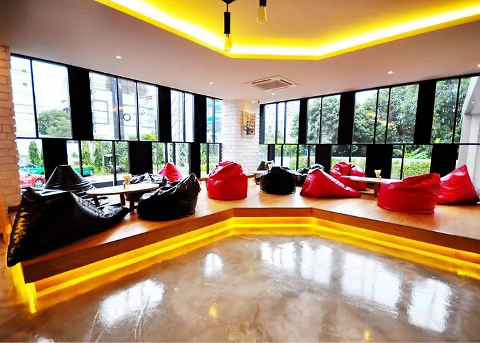 Parinda - Near Benjakitti Park & Queen Sirikit National Convention Center 호텔 방콕
