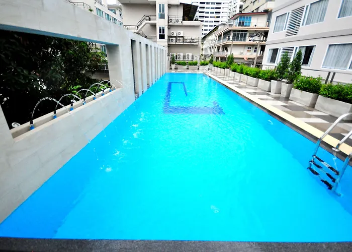 Parinda - Near Benjakitti Park & Queen Sirikit National Convention Center 방콕