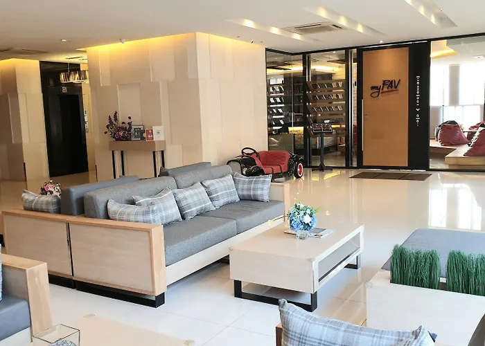 Parinda - Near Benjakitti Park & Queen Sirikit National Convention Center 방콕