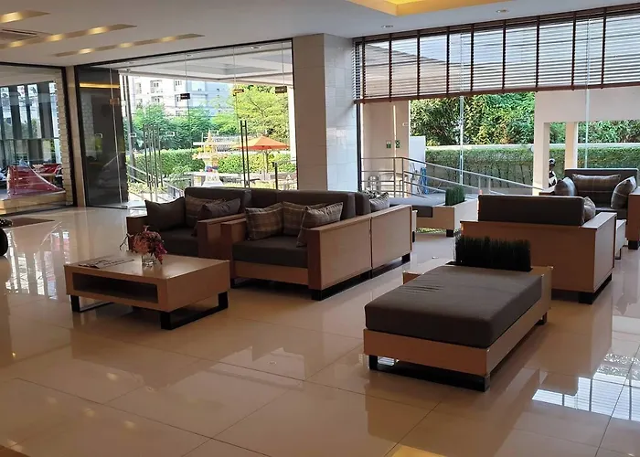 Parinda - Near Benjakitti Park & Queen Sirikit National Convention Center 호텔