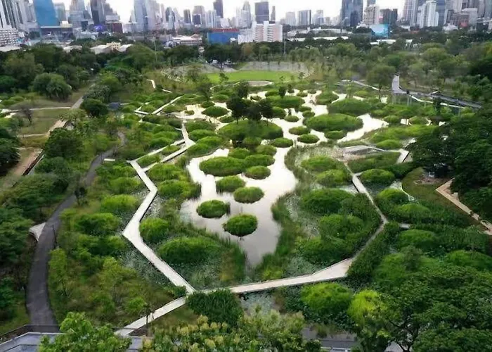 호텔 Parinda - Near Benjakitti Park & Queen Sirikit National Convention Center 4*