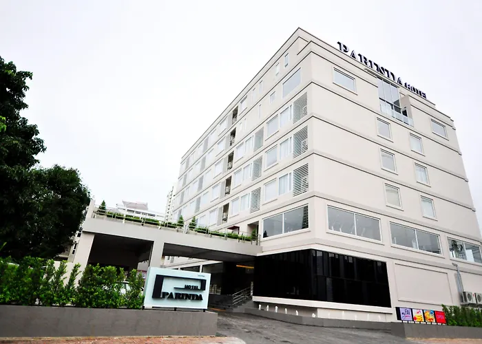 Parinda - Near Benjakitti Park & Queen Sirikit National Convention Center 방콕