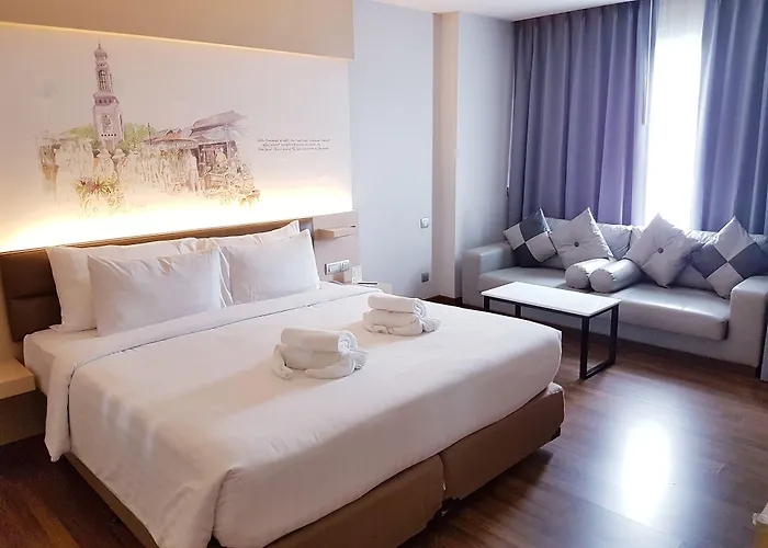 Parinda - Near Benjakitti Park & Queen Sirikit National Convention Center 호텔