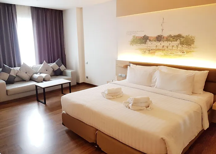 Parinda - Near Benjakitti Park & Queen Sirikit National Convention Center