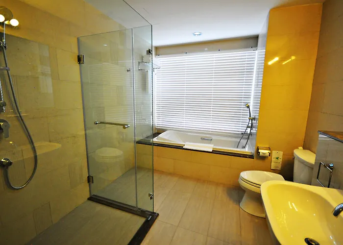 Parinda - Near Benjakitti Park & Queen Sirikit National Convention Center 4*