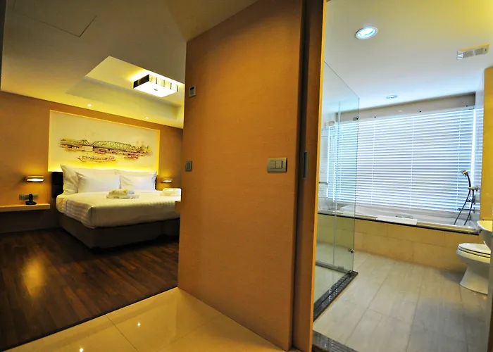 Parinda - Near Benjakitti Park & Queen Sirikit National Convention Center 방콕