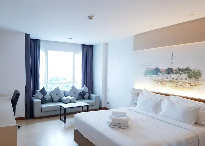 Parinda - Near Benjakitti Park & Queen Sirikit National Convention Center
