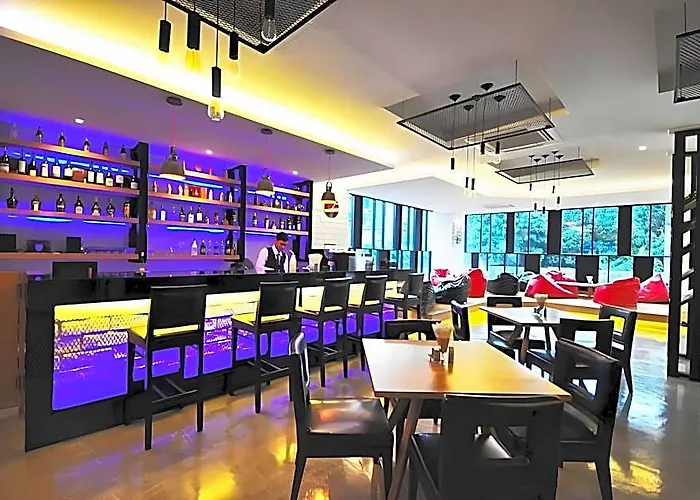 Parinda - Near Benjakitti Park & Queen Sirikit National Convention Center 호텔 방콕