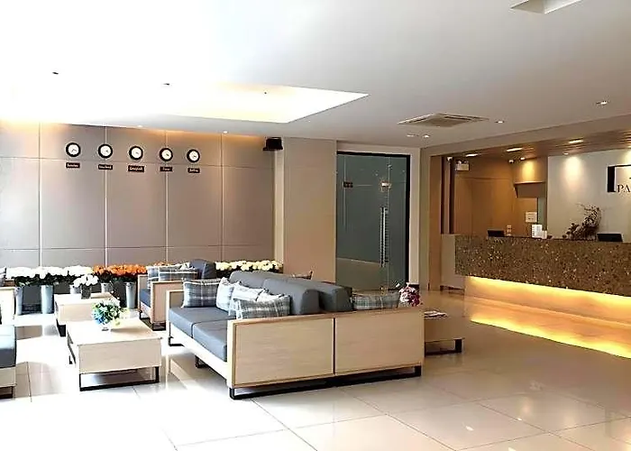 Parinda - Near Benjakitti Park & Queen Sirikit National Convention Center