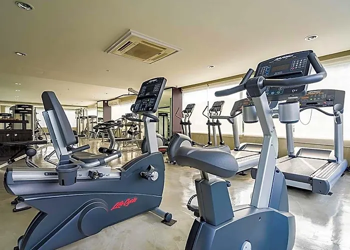 Parinda - Near Benjakitti Park & Queen Sirikit National Convention Center 호텔 4*