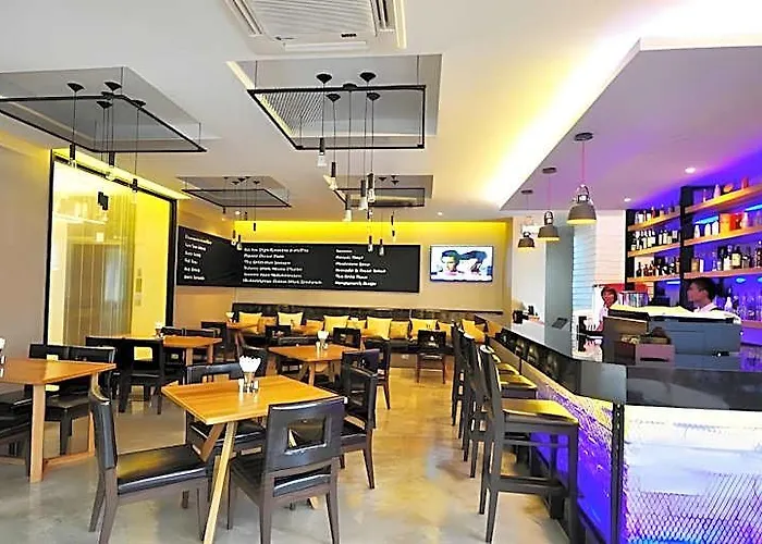 Parinda - Near Benjakitti Park & Queen Sirikit National Convention Center 호텔