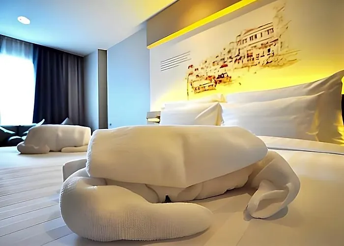 Parinda - Near Benjakitti Park & Queen Sirikit National Convention Center 호텔 4*