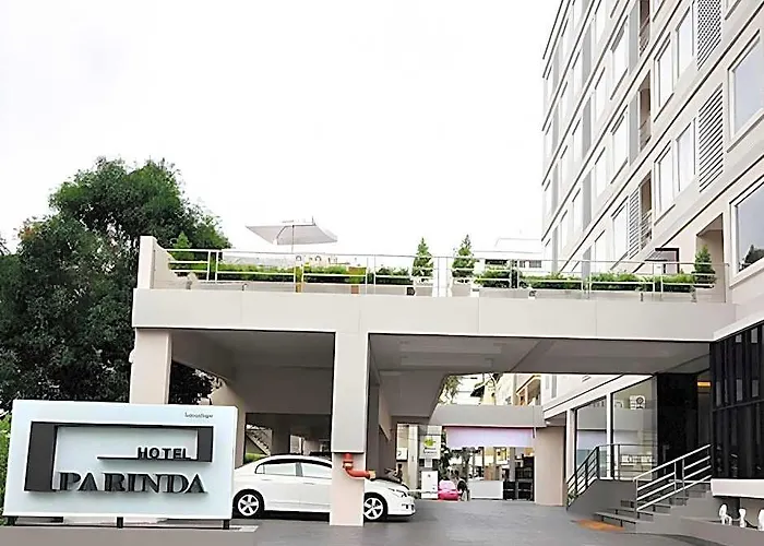 Parinda - Near Benjakitti Park & Queen Sirikit National Convention Center 호텔