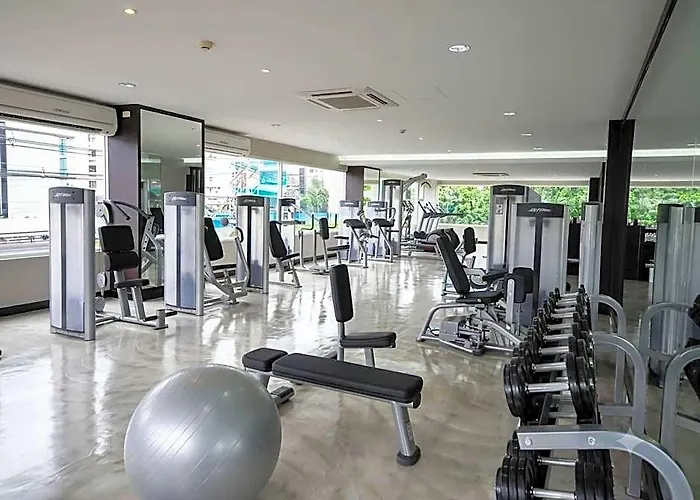 Parinda - Near Benjakitti Park & Queen Sirikit National Convention Center 호텔 4*