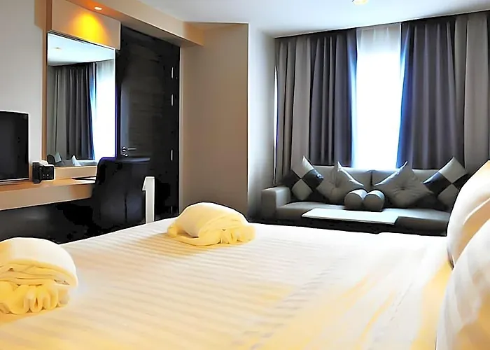 Parinda - Near Benjakitti Park & Queen Sirikit National Convention Center 호텔 4*