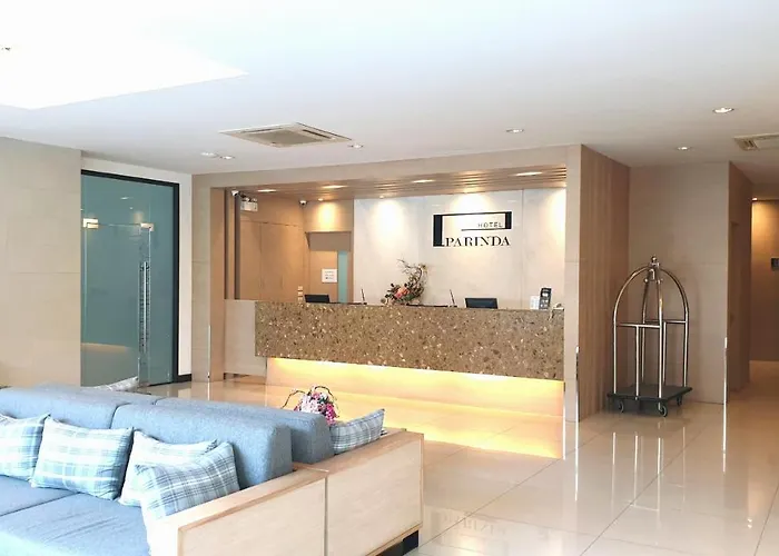 Parinda - Near Benjakitti Park & Queen Sirikit National Convention Center 호텔 4*